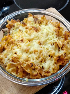 Una foto de Macarrones boloñesa gratinados