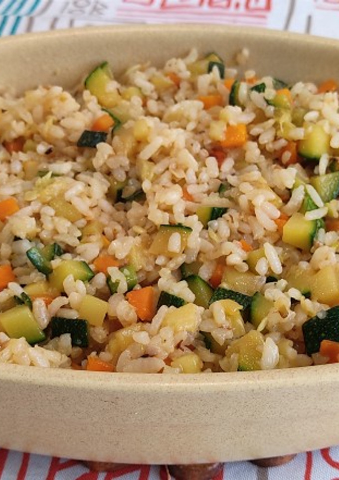 Una foto de Arroz con zanahoria y calabacín (acompañamiento)