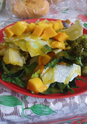 Una foto de Enzalada fresca de mango