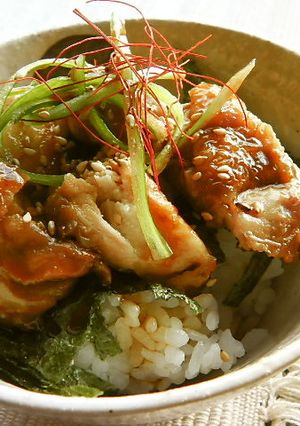 A picture of Easy Teriyaki Chicken Rice Bowl (520 Calories per Serving).