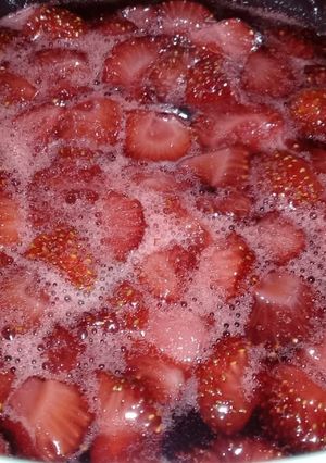 Una foto de Mermelada de frutillas en trozo