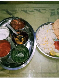 अरहर दाल की खिचड़ी चटनी के साथ (arhar dal ki khichdi chutney ke sathe recipe in Hindi) रेसिपी मुख्य फोटो