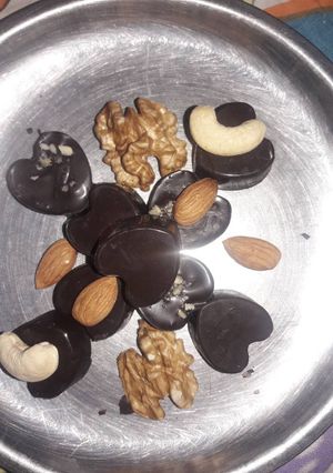 A picture of Fruit and nut chocolate.