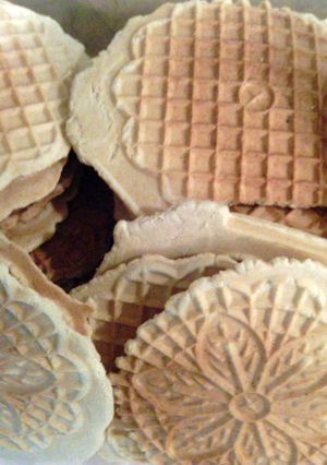 A picture of Grandma Pizzelle Cookies.