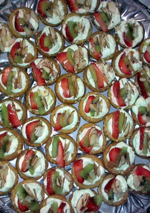 A picture of Brenda's Kiwi-Lime Dessert Cups.