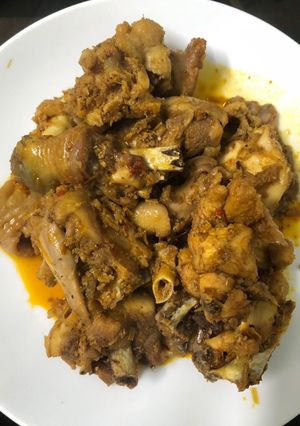 Hình của món Gà kho xả ớt.