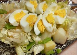 سلطة البيض المسلوق والبطاطس
