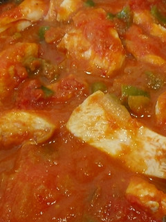 Una foto de Pollo con tomate