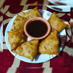 A picture of Aloo samosa.