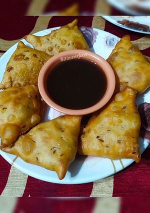A picture of Aloo samosa.