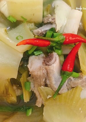 Hình của món Canh Cải Chua Nấu Sườn Non.