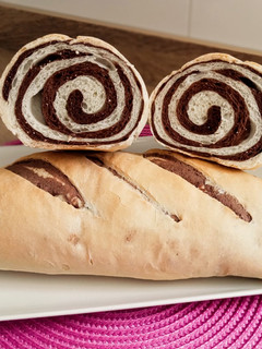 Una foto de Pan espiral de chocolate y miel