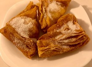 Una foto de Pastelitos fritos de membrillo