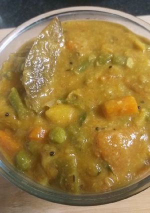 A picture of Vegetable Korma.