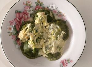 Una foto de Sorrentinos rellenos de jamón y queso