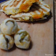 A picture of Mashed potato grilled sandwich with cheddar cheese.