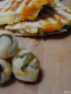 A picture of Mashed potato grilled sandwich with cheddar cheese.