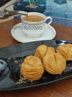 फ्लॉवर मठरी (Flower mathri recipe in Hindi) रेसिपी मुख्य फोटो
