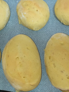 Una foto de Bollos de leche sin azúcar... con un toque de cúrcuma