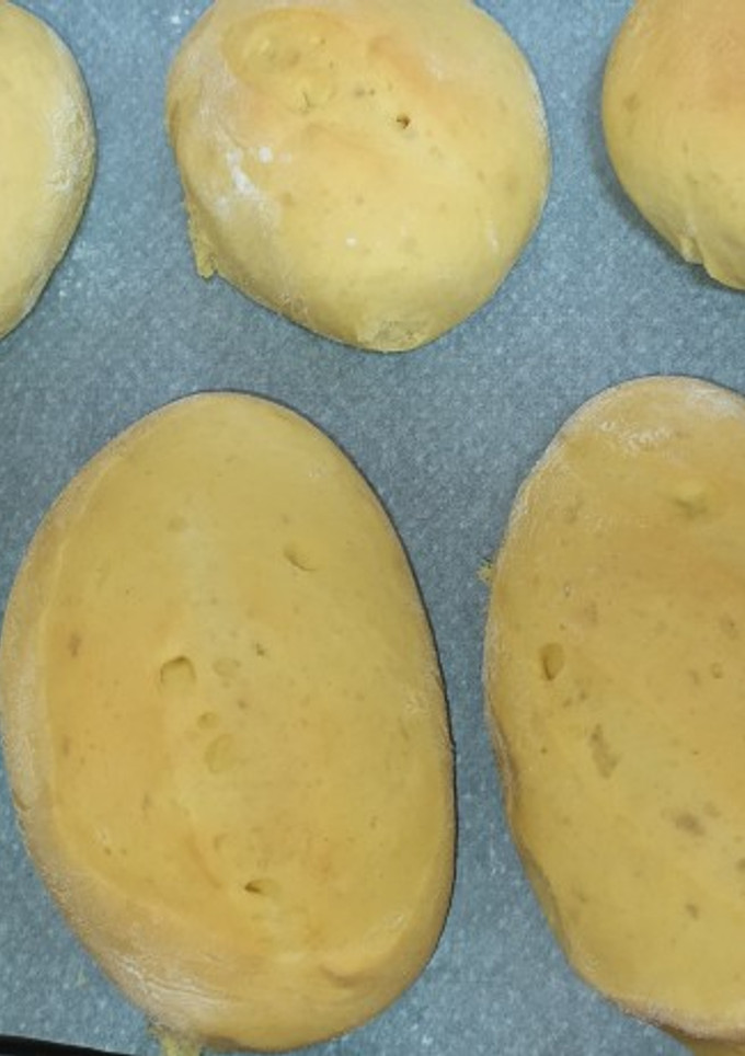 Una foto de Bollos de leche sin azúcar... con un toque de cúrcuma