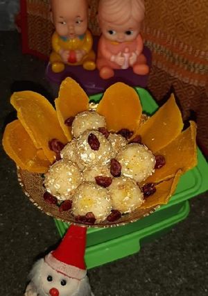A picture of Rava ladoo / Sooji ladoo.