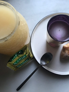 Una foto de Infusión de jengibre y miel para el resfriado