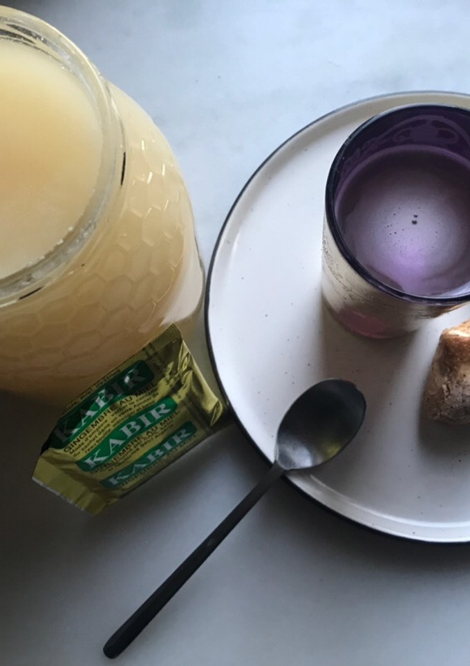 Una foto de Infusión de jengibre y miel para el resfriado