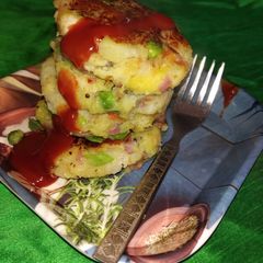 A picture of Mix veg bread tikki.