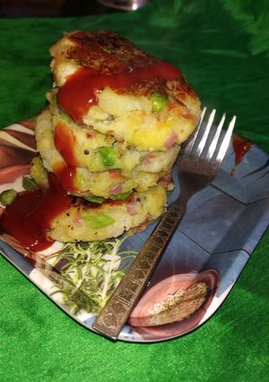 A picture of Mix veg bread tikki.