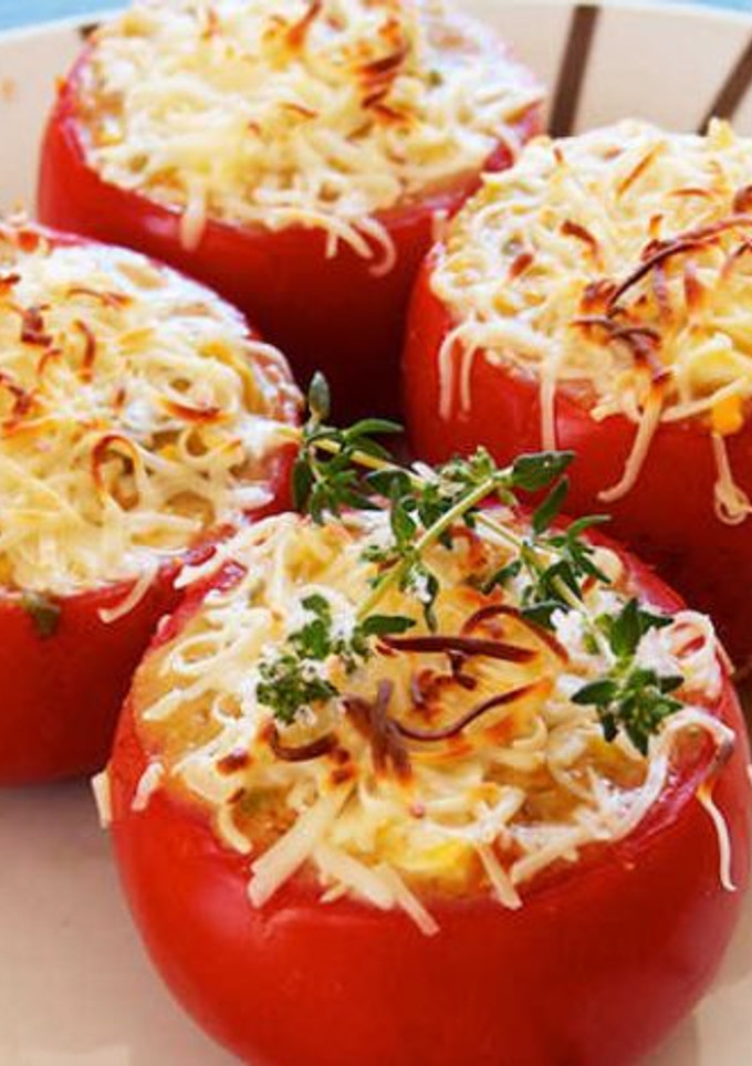Una foto de Tomates rellenos de setas, gambas y arroz
