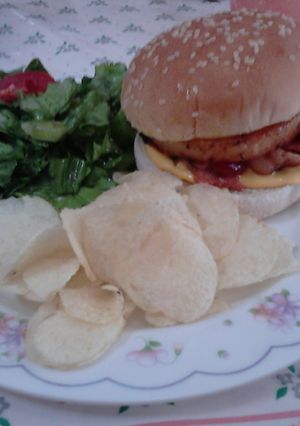 Una foto de Hamburguesa Hawaiana