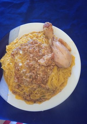 Una foto de Tallarines frescos con Tuco de picada de cerdo y pollo