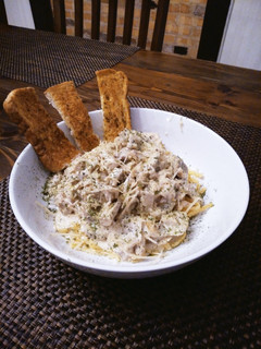 A picture of Chicken Alfredo (quick and simple).