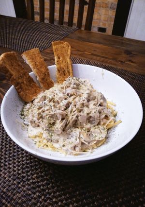 A picture of Chicken Alfredo (quick and simple).
