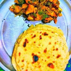 A picture of Missi roti.