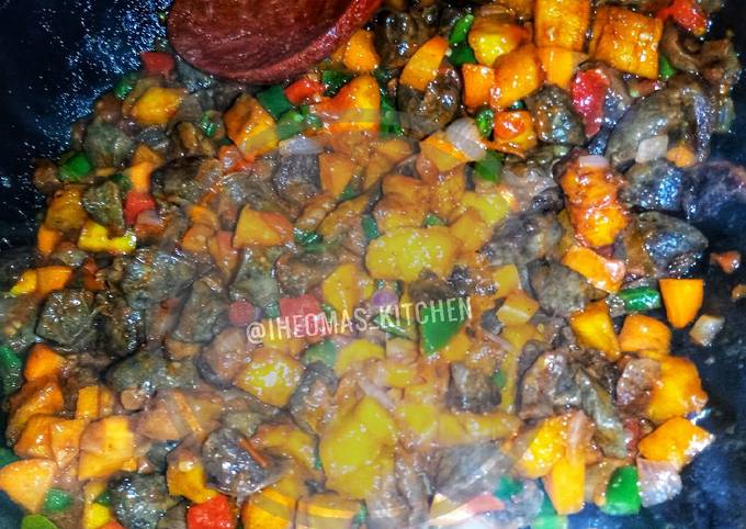 DELICIOUS GIZ_LIVDODO (NIGERIAN STEWED GIZZARDS, LIVERS AND PLAN