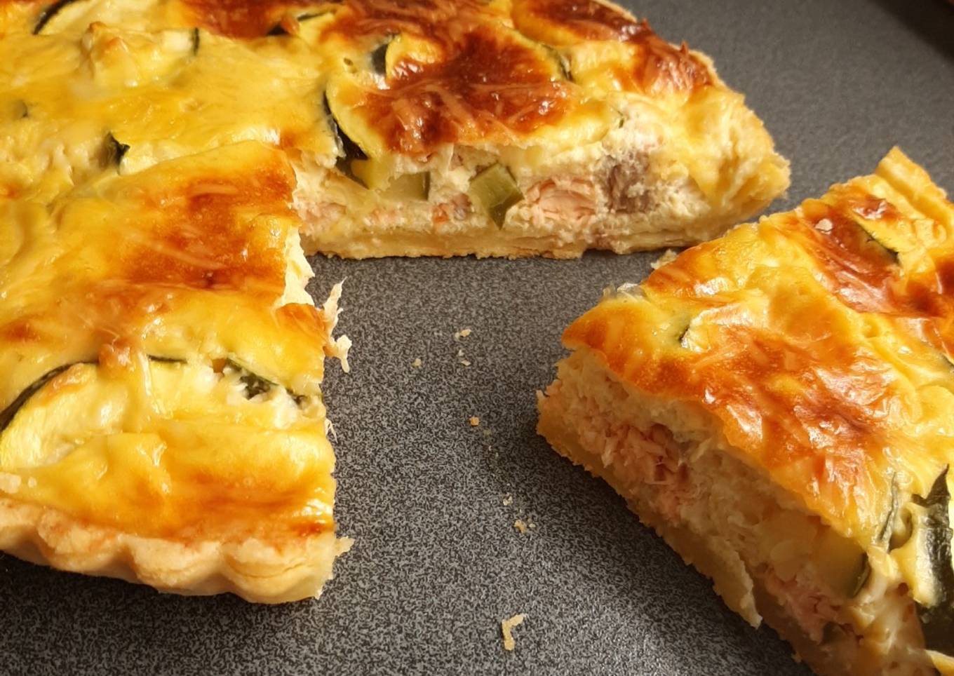 Quiche légère au fromage blanc, saumon frais et courgette