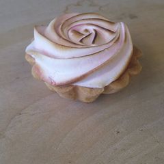 A picture of Italian meringue.