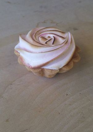 A picture of Italian meringue.