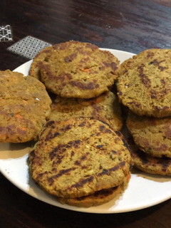 Una foto de Hamburguesas de lenteja y zanahoria | 🍔Vegetariano🥕| Receta mejorada