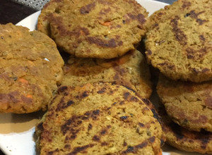 Una foto de Hamburguesas de lenteja y zanahoria | 🍔Vegetariano🥕| Receta mejorada