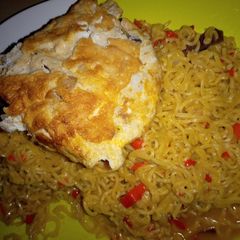 A picture of Noodles and fried egg.