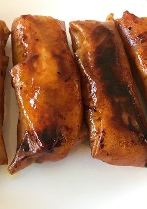 A picture of Turon Filipino Banana Lumpia Dessert.