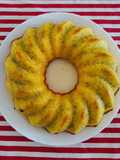 Bolo de limão com sementes de papoila e coco ralado