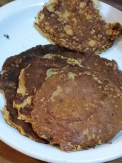 Una foto de Panqueques con avena y banana