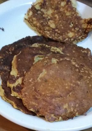 Una foto de Panqueques con avena y banana