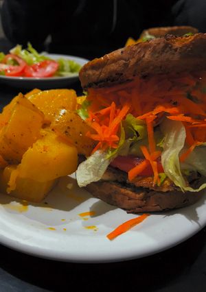 Una foto de Sándwich de TOFU y vegetales