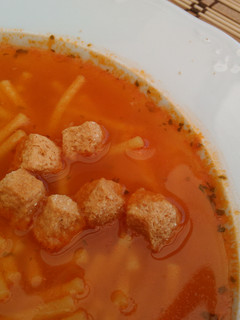 Una foto de CREMA MADRILEÑA CON PICATOSTES