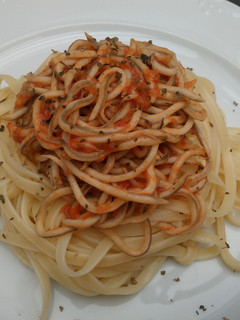 Una foto de Tallarines con gulas