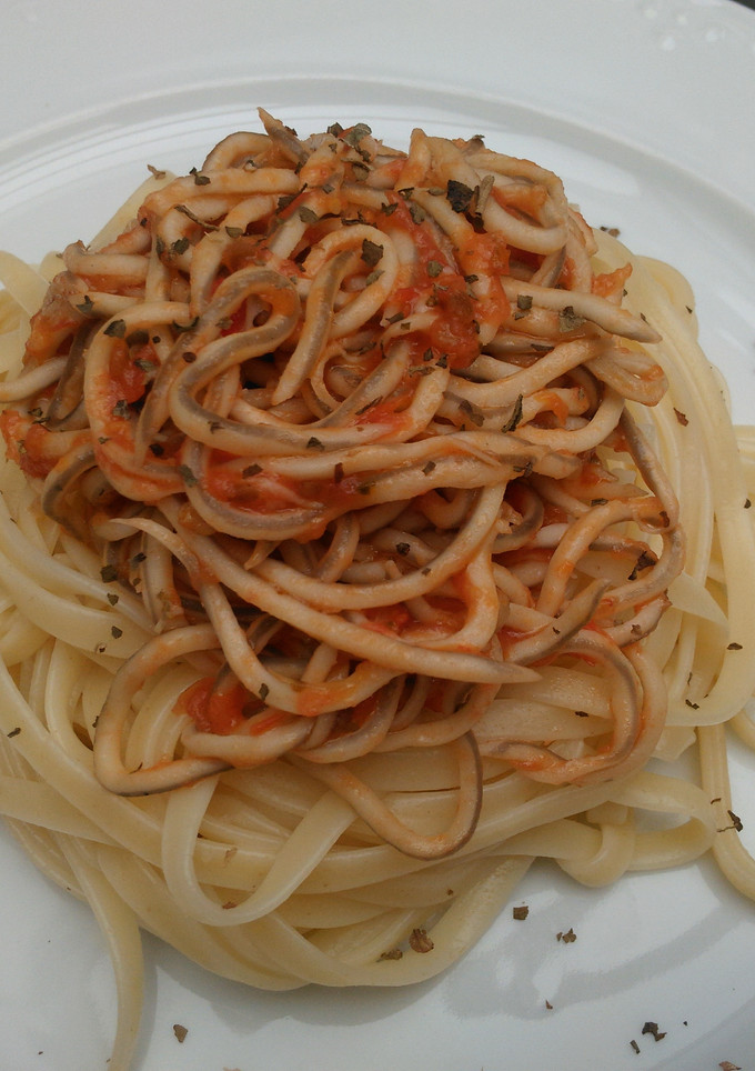 Una foto de Tallarines con gulas